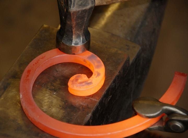 تفصيل قطع حديد حسب مقاس